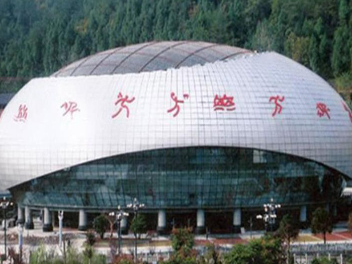 楚雄体育中心球形网架加工安装